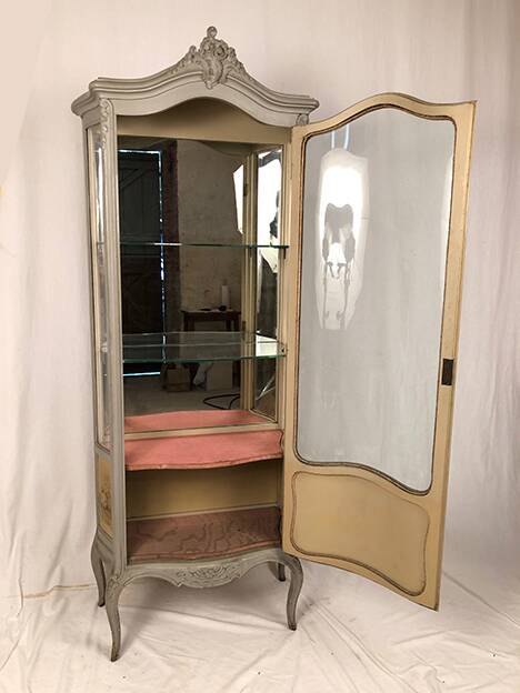 Lively rockery style display case in gray lacquered wood and painted flower decoration. Around 1900