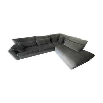 Corner sofa in removable and disassemblable linen.