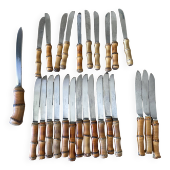 Set of knives with bamboo handles