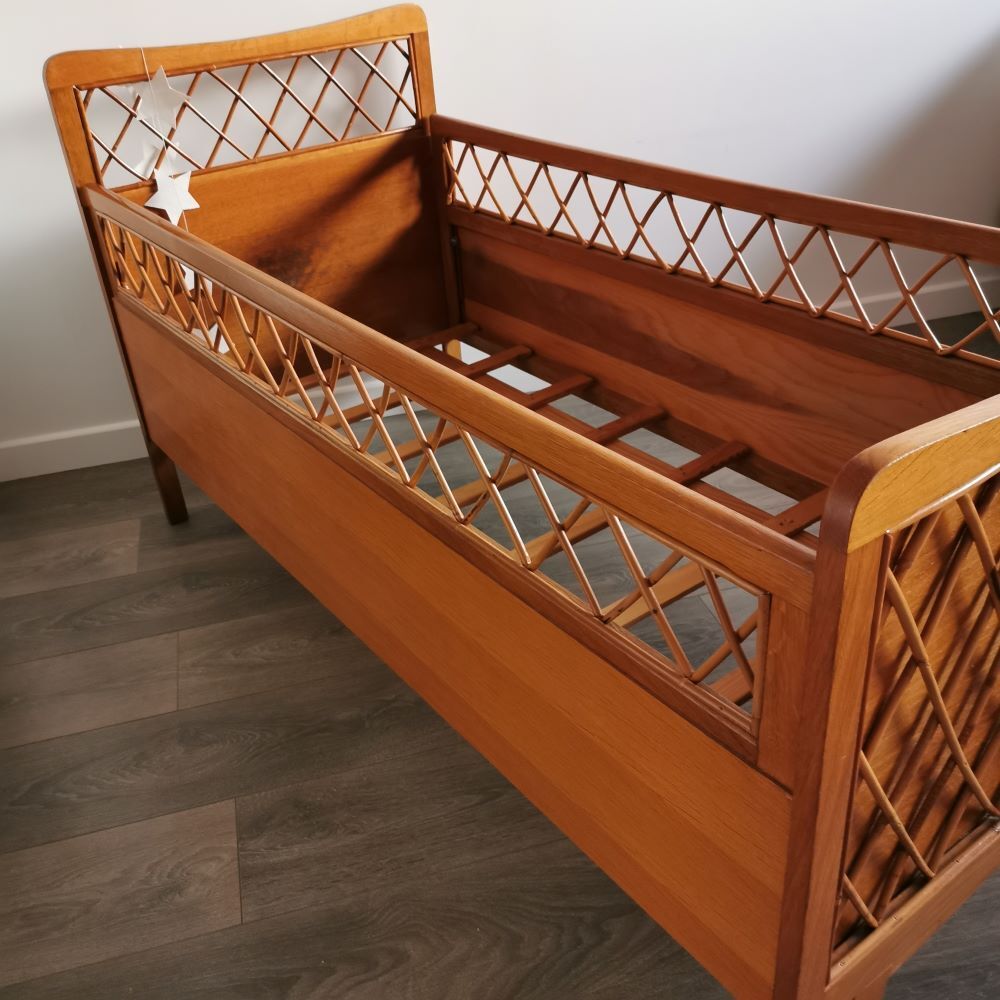 Rattan bed with compass feet