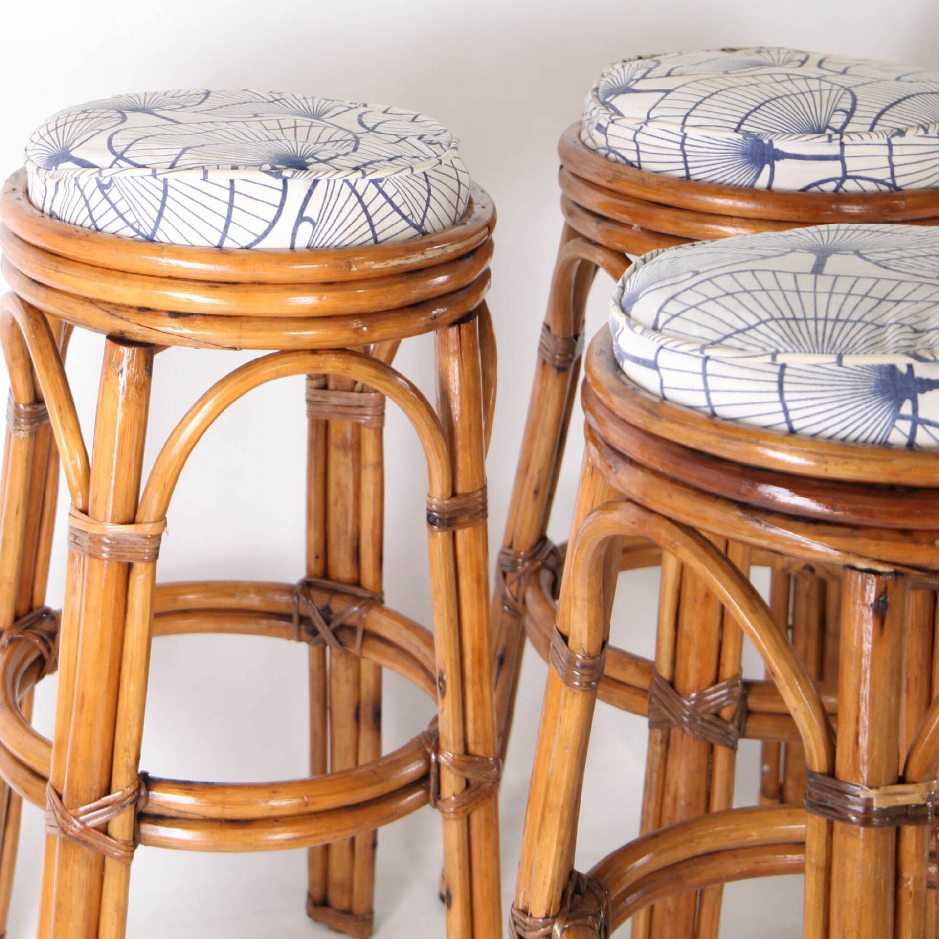 Set of 6 rattan stools