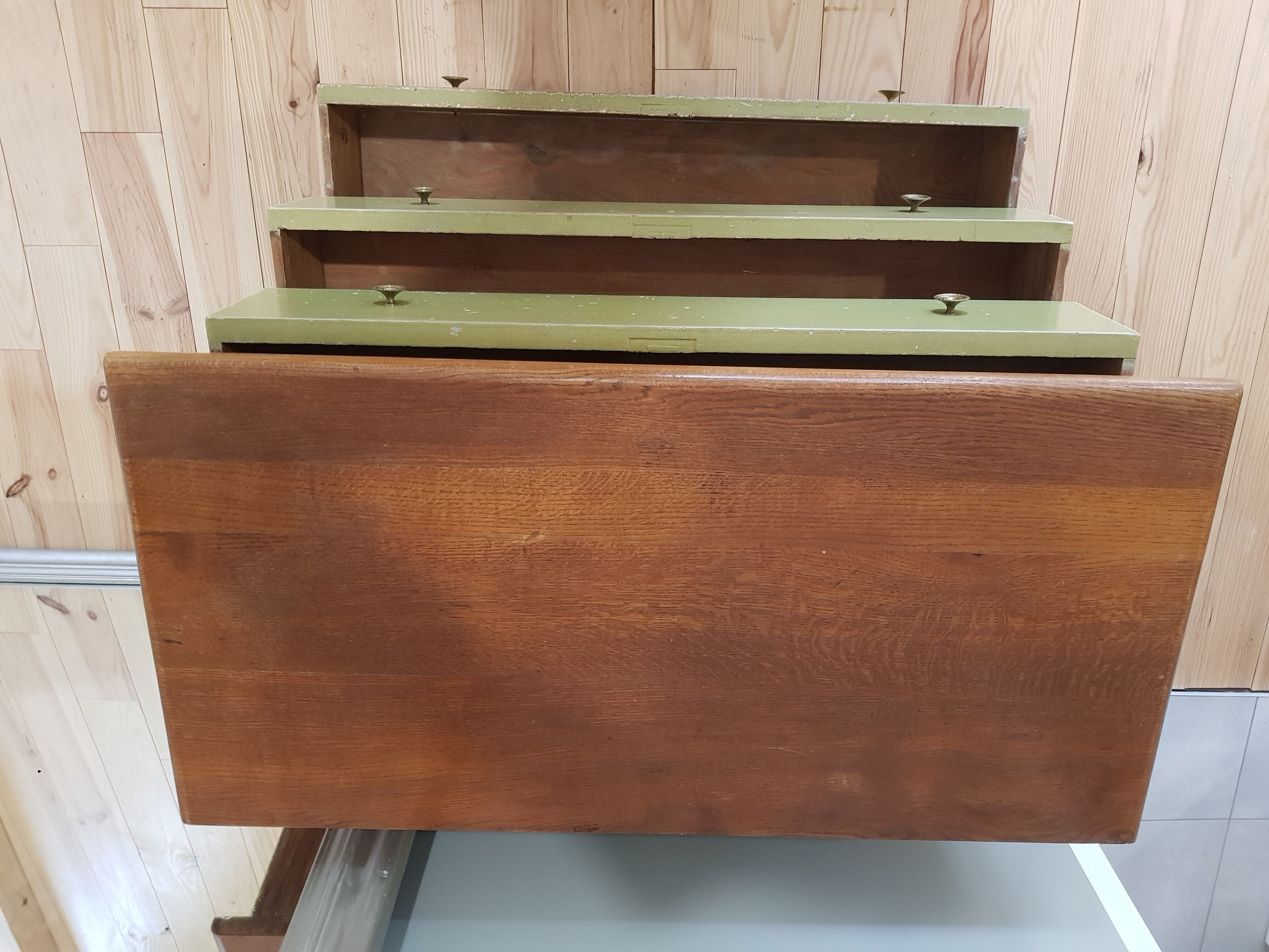 Commode rétro dans son jus