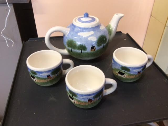 Teapot with 3 cups