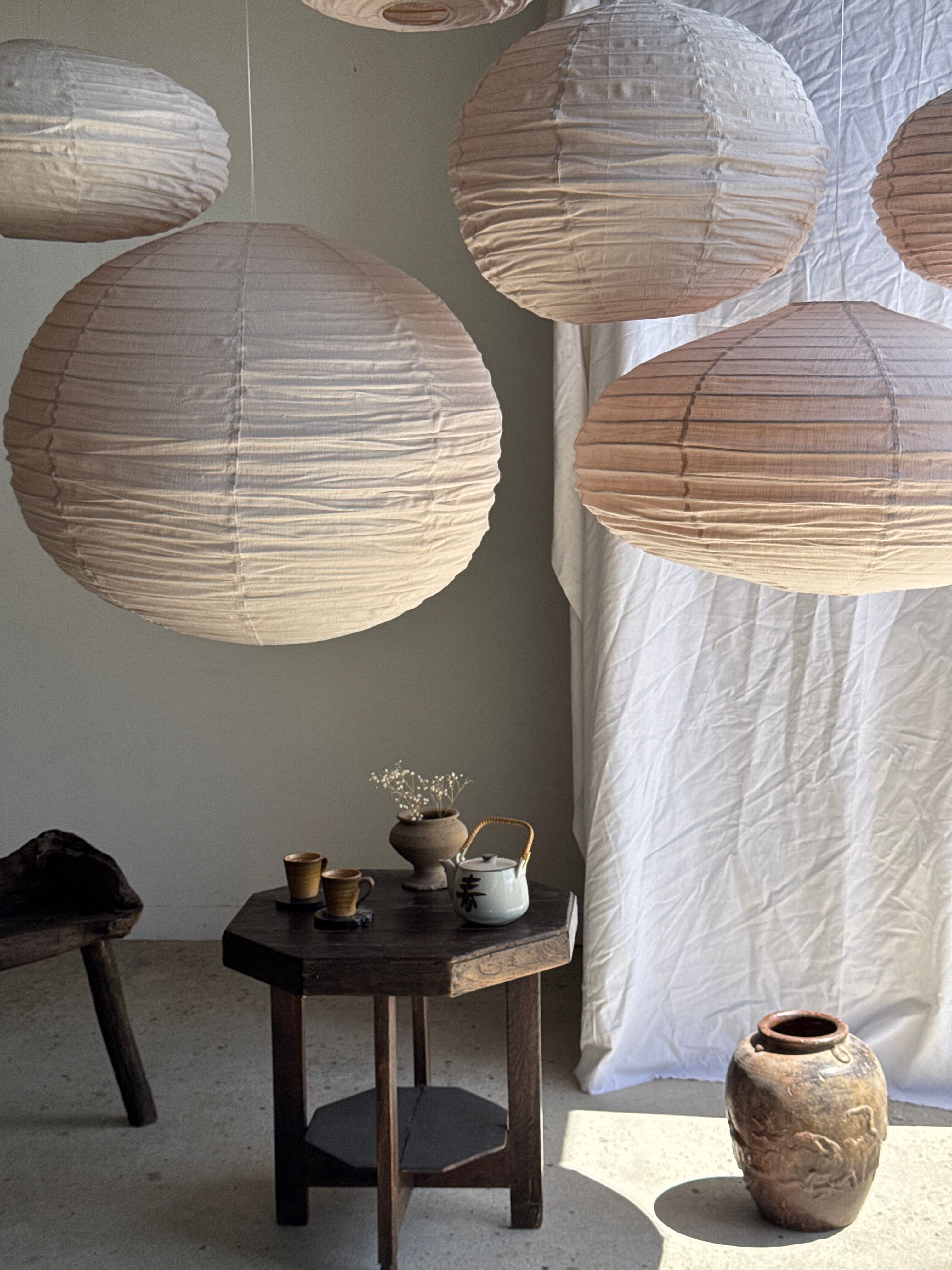 Small round pink rattan and natural linen Japanese-style pendant light D30