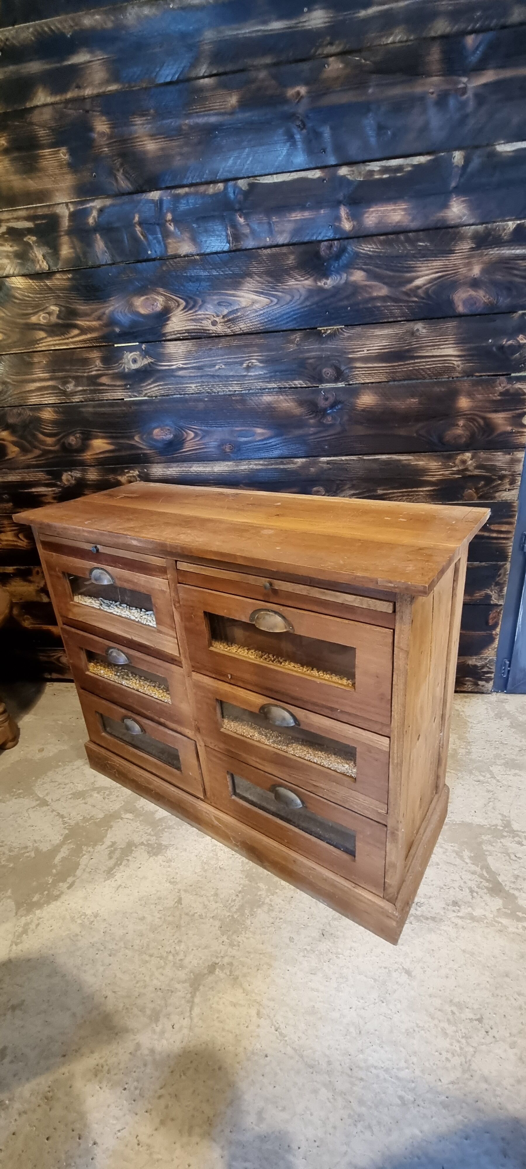 Meuble by trade (grain maker)