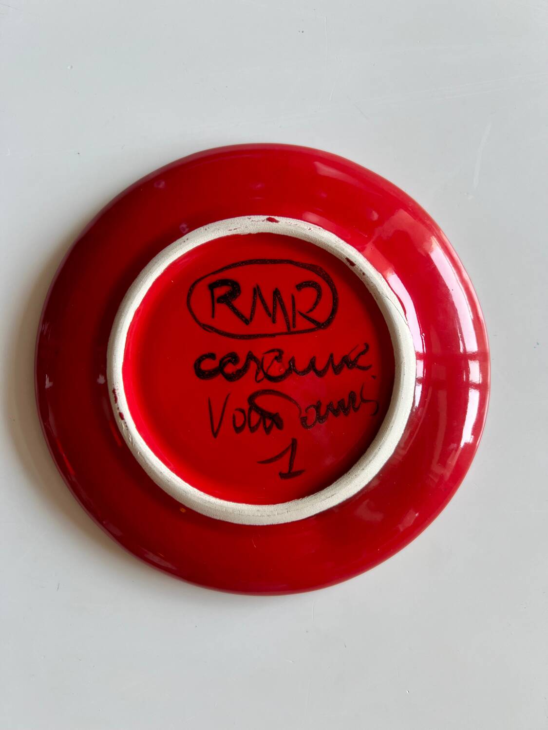 Red plate with abstract decoration, Atelier Cerenne Vallauris – 1950s
