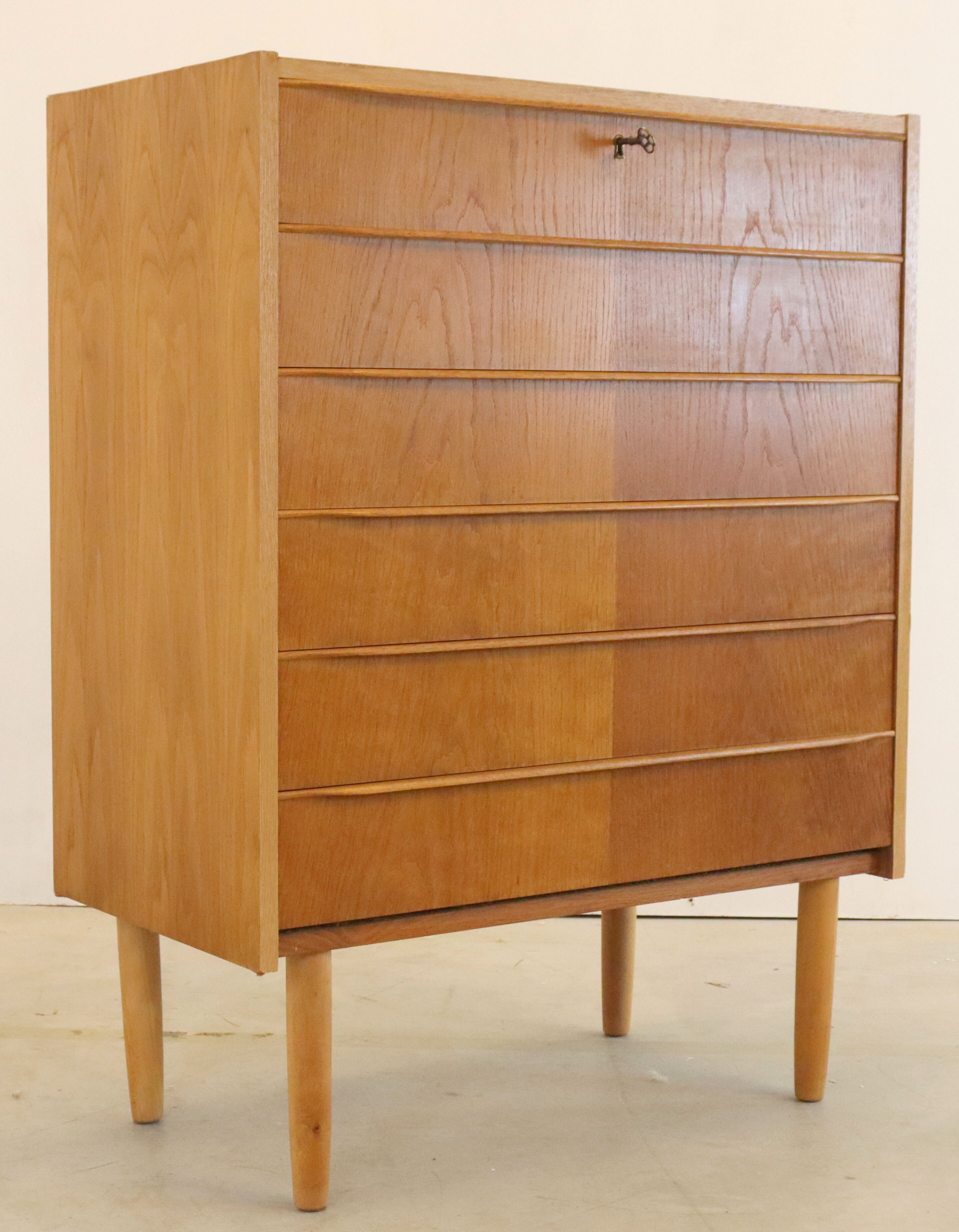 Commode danoise en chêne haut 'Brovst' - Design danois