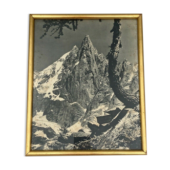 Photo ancienne en noir et blanc montagne artistique dans cadre dore