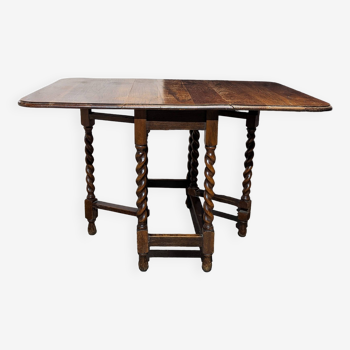 Gate leg table in oak