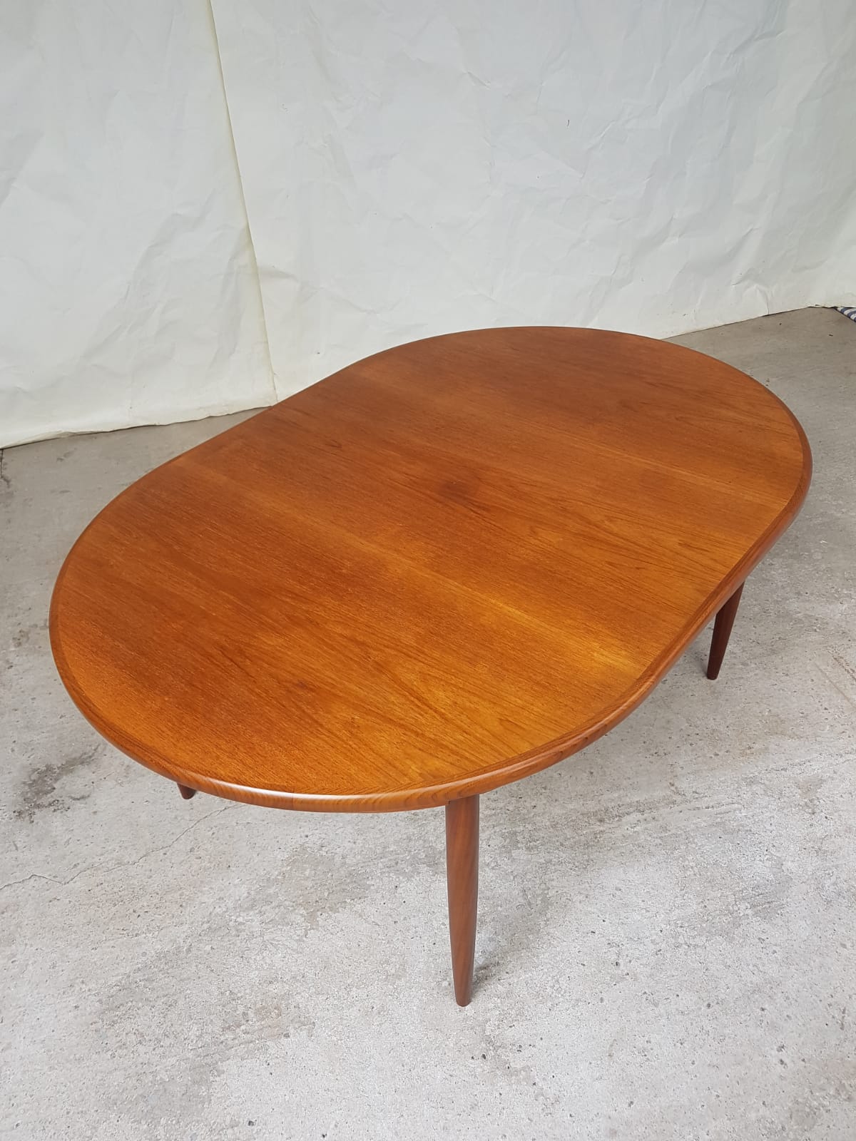 G plan extending oval circular dining table