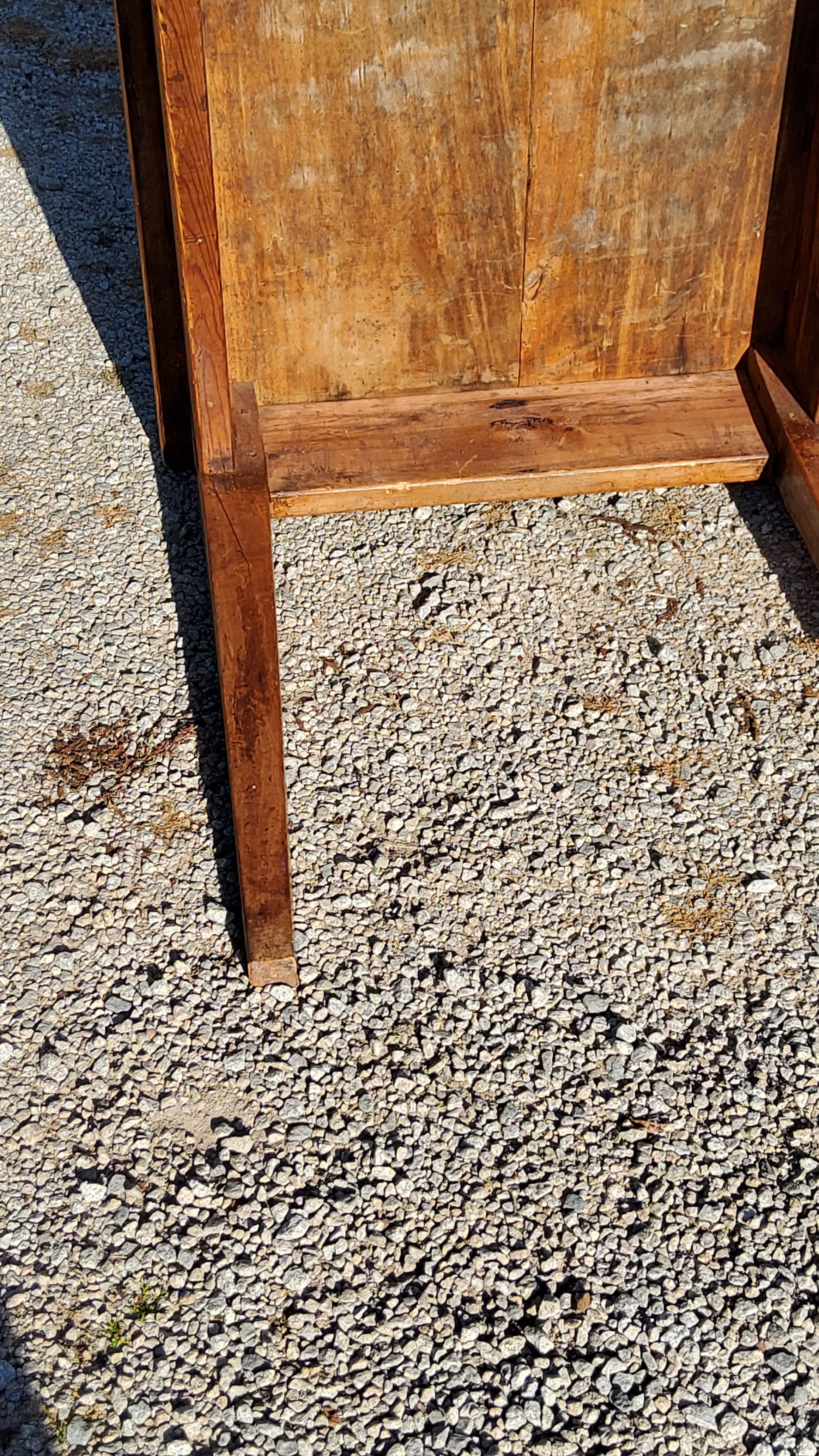 Farm table nineteenth century feet spindles 251cm and its 2 benches