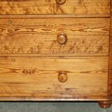 Large Victorian chest of drawers in solid pine from around 1880.