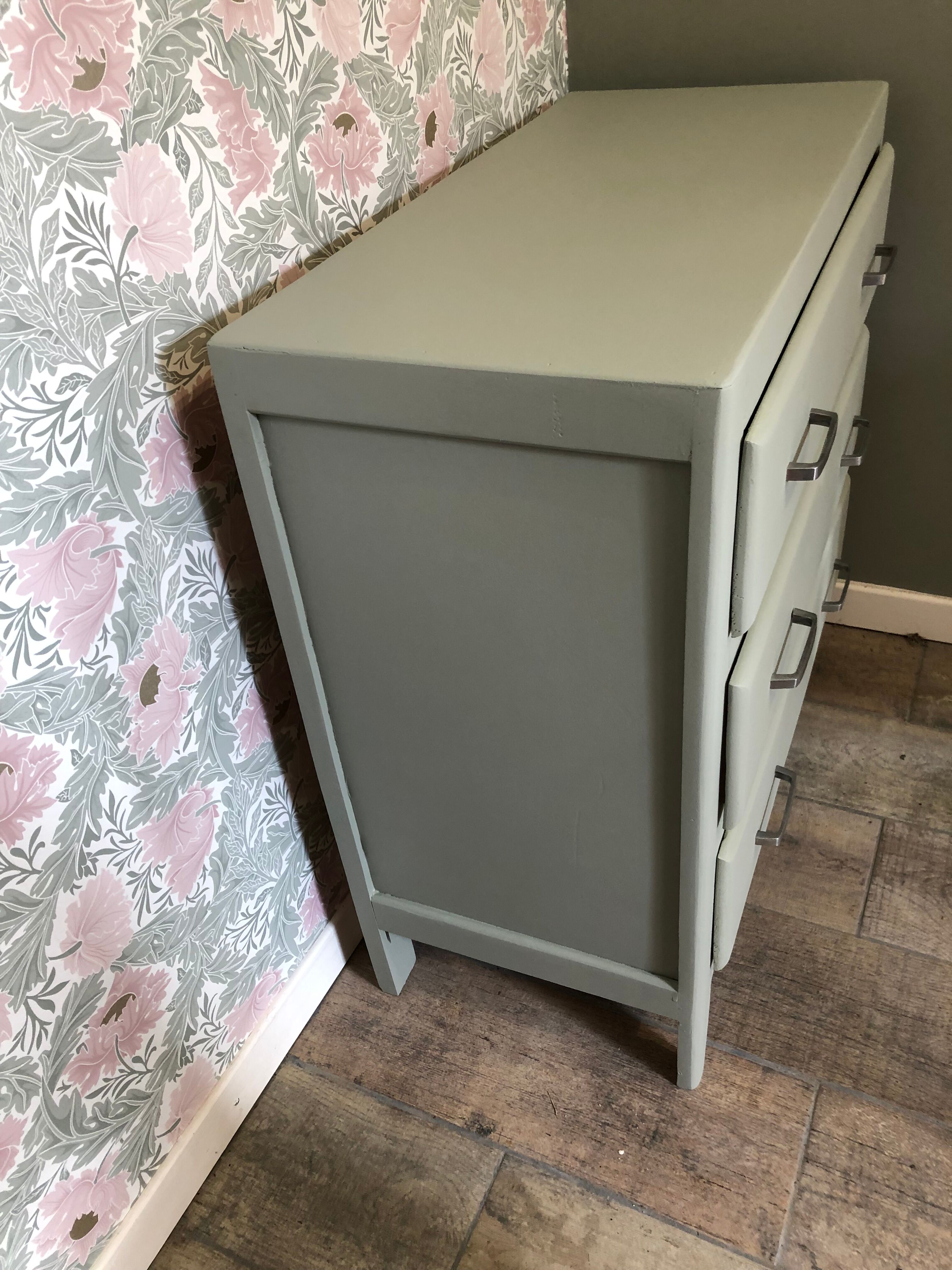 Vintage chest of drawers