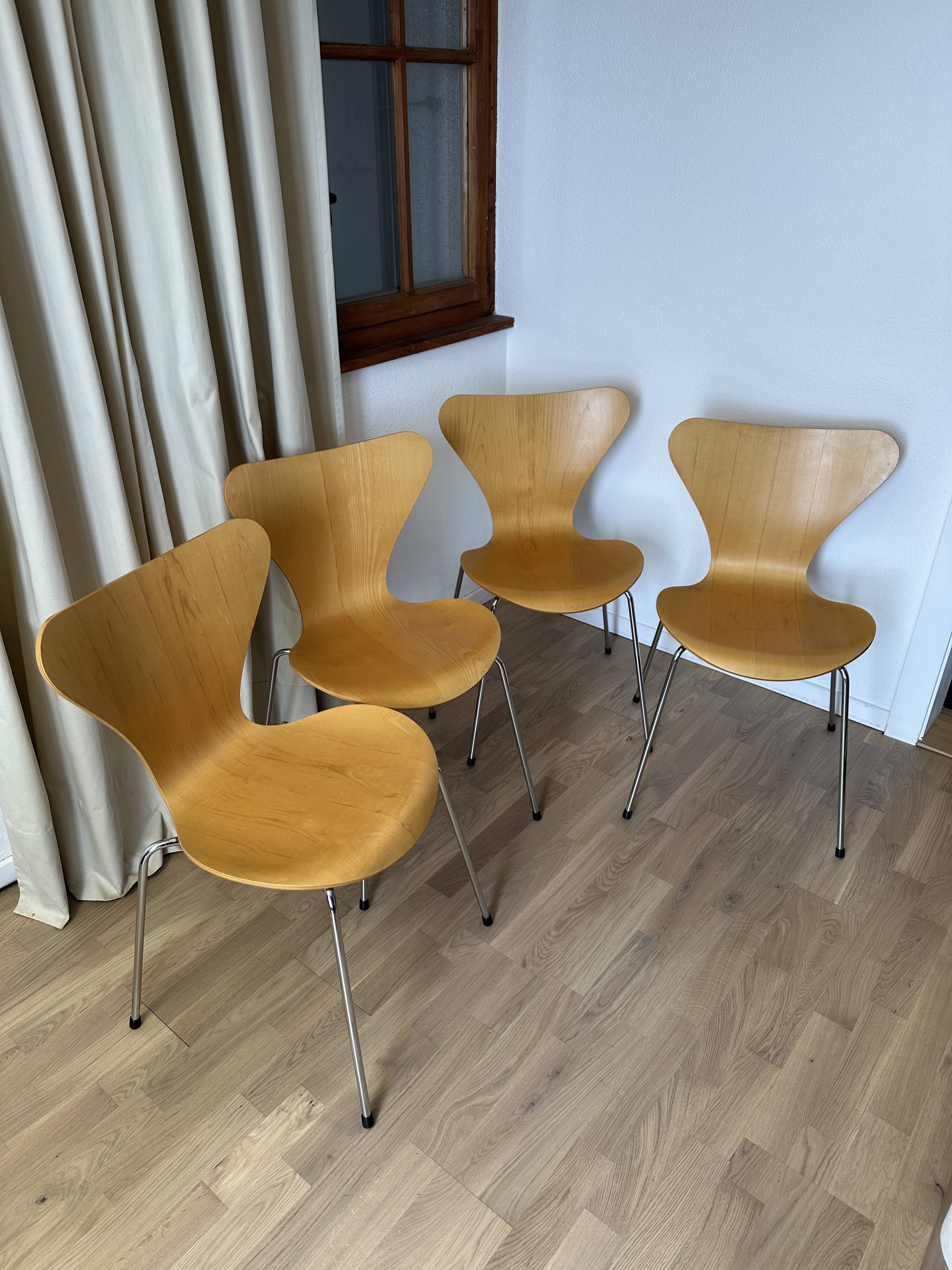 Set of 4 Serie 7 chairs (3107) by Arne Jacobsen / Fritz Hansen
