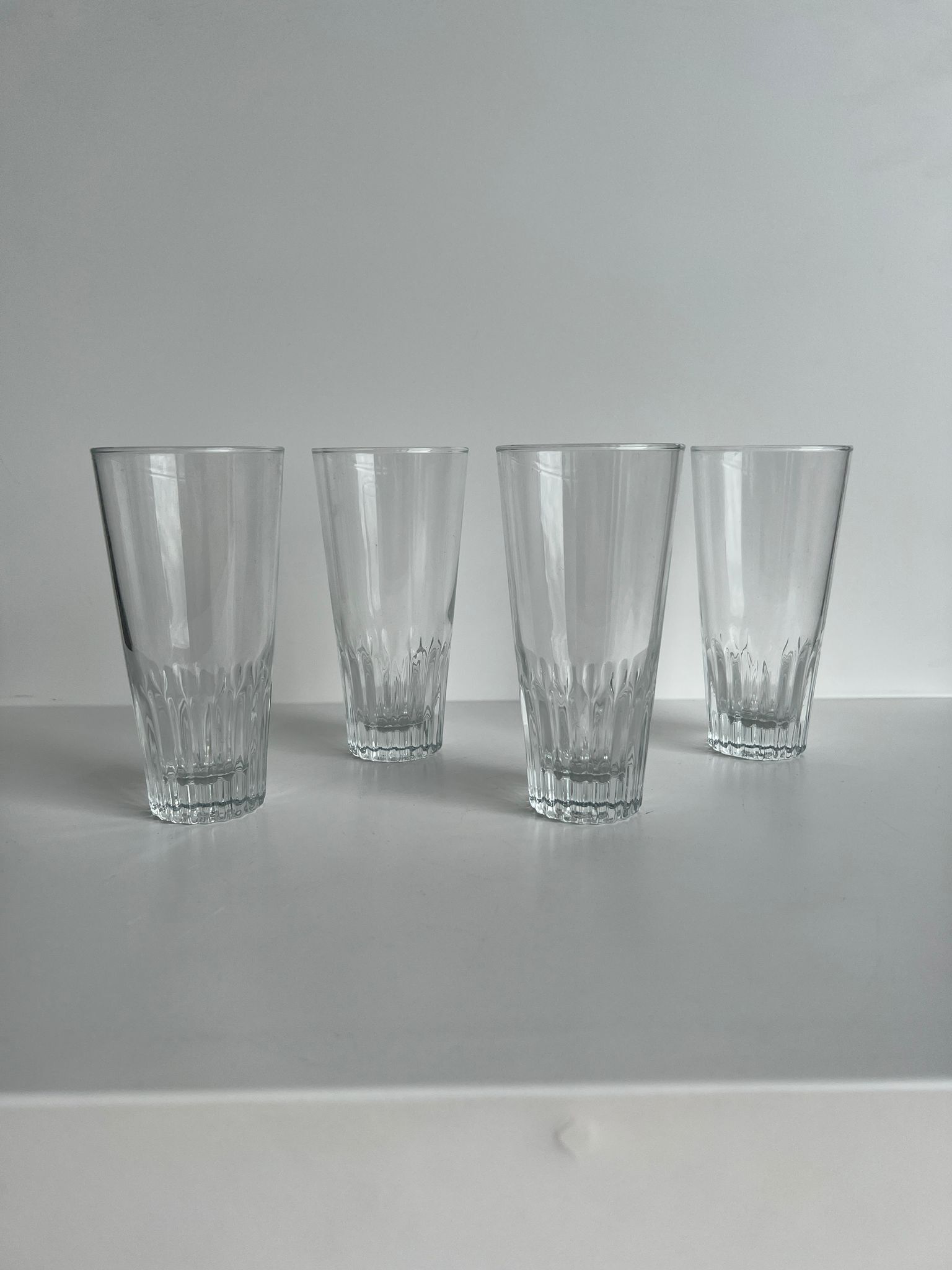 Set of 4 glasses with orangeade H: 12,5cm
