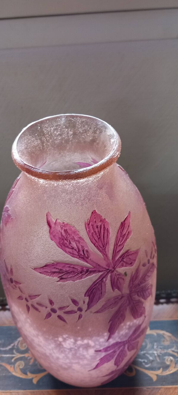 SUPERBE VASE EN PÄTE DE VERRE SIGNE LEGRAS  SERIE RUBIS