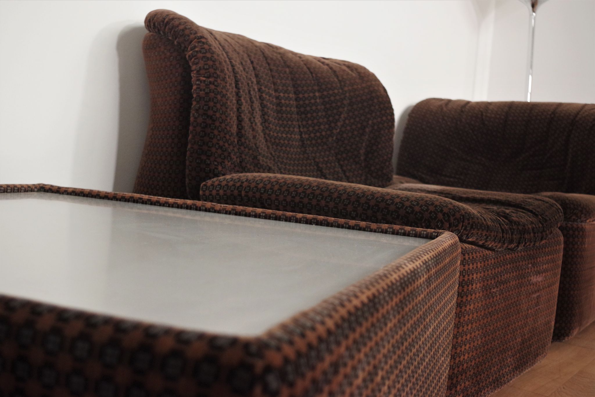 Armchairs Emmetre with Table by Guido Fareschini for Mariani, 1970s, Set of 4