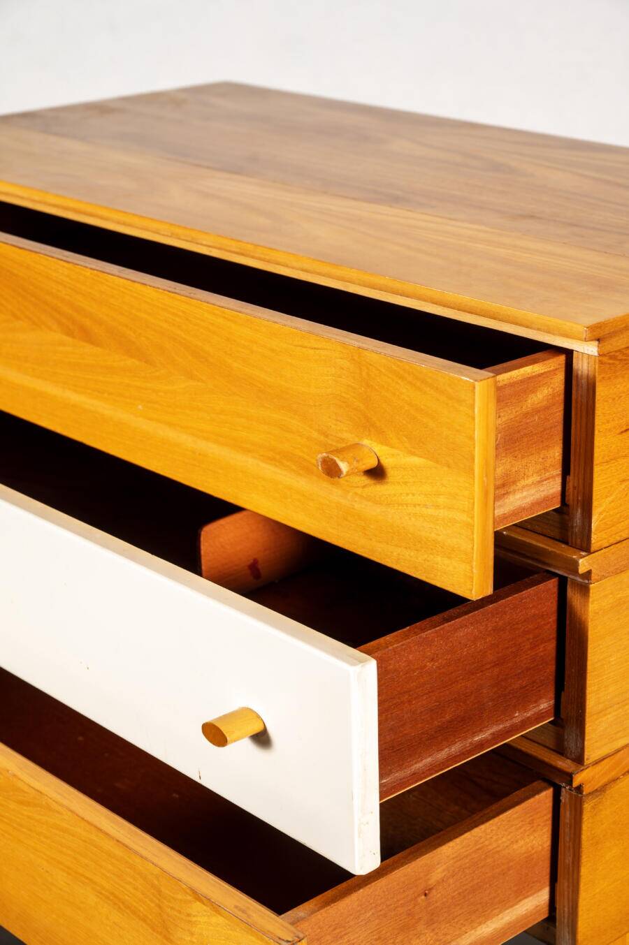 Chest of drawers with 3 drawers
