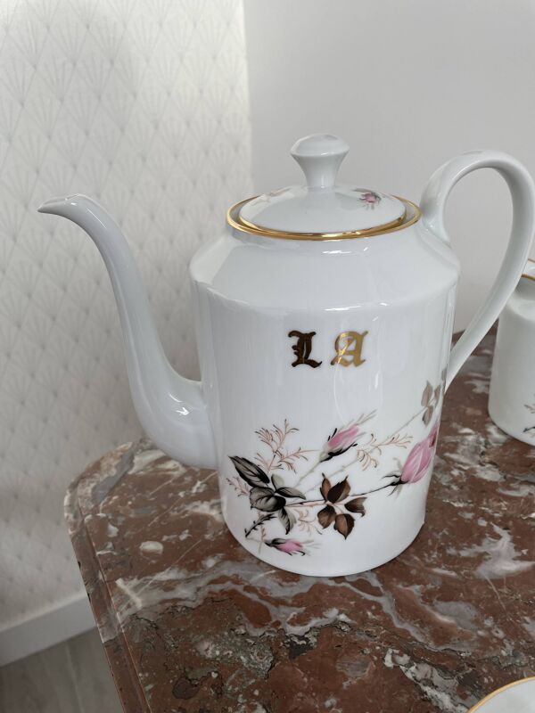Vintage service à café thé Limoges fleurs chiffré 11 tasses et sous tasses, théière, 27 pièces