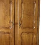Armoire ancienne style Louis XV
