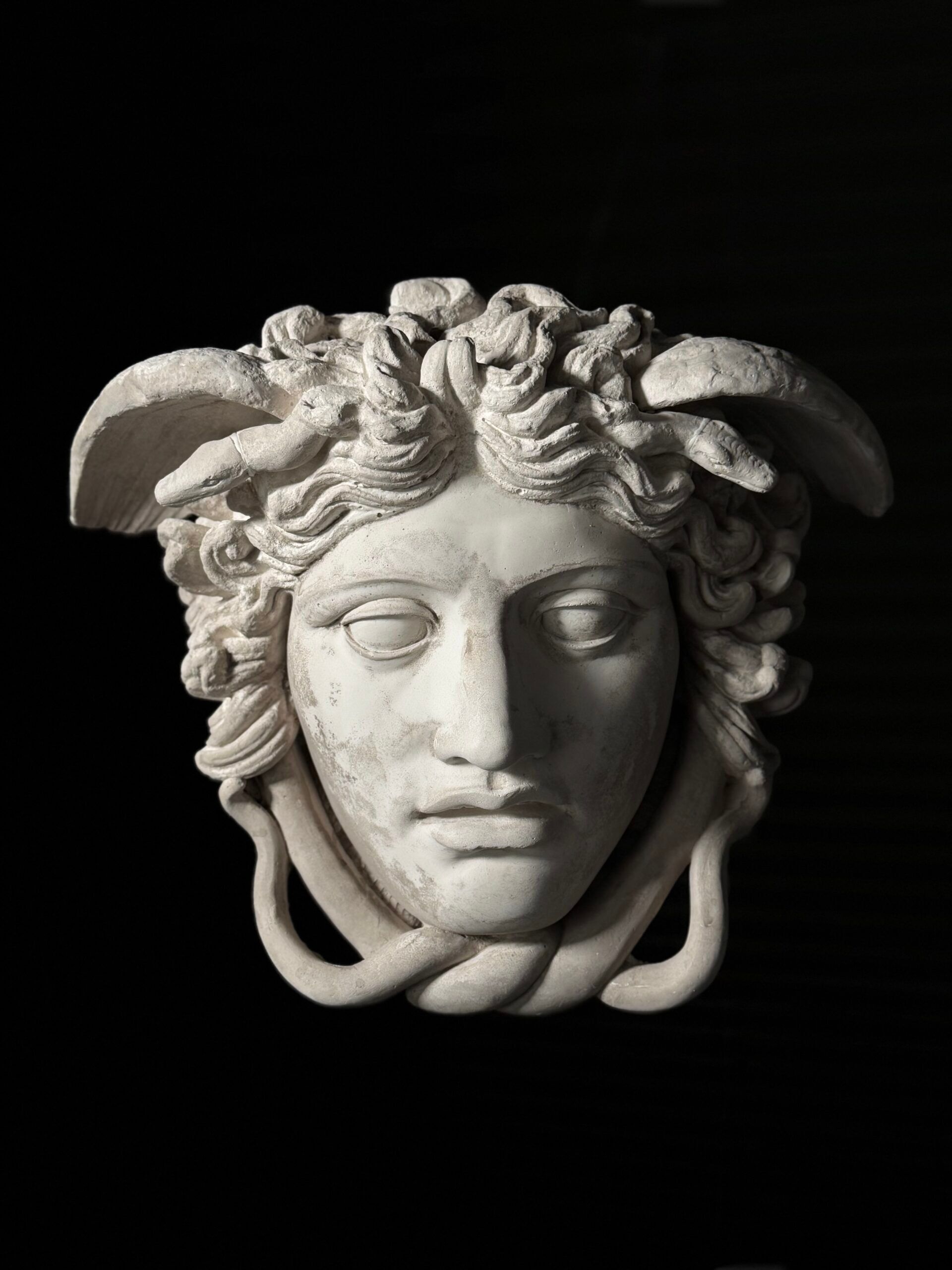 Medusa wall decoration plaster
