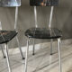 Chaises en Formica noir marbré