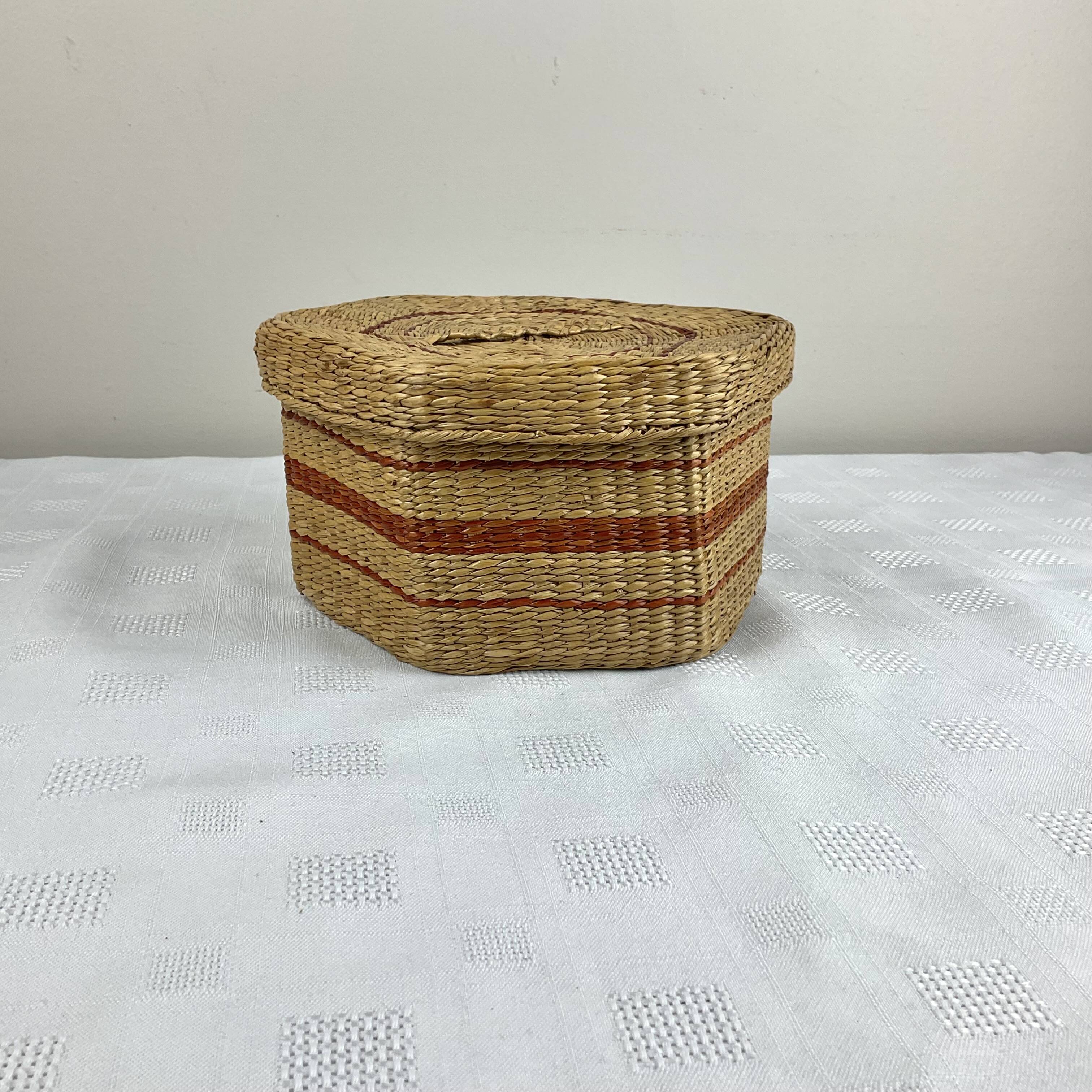 Vintage wicker box/basket