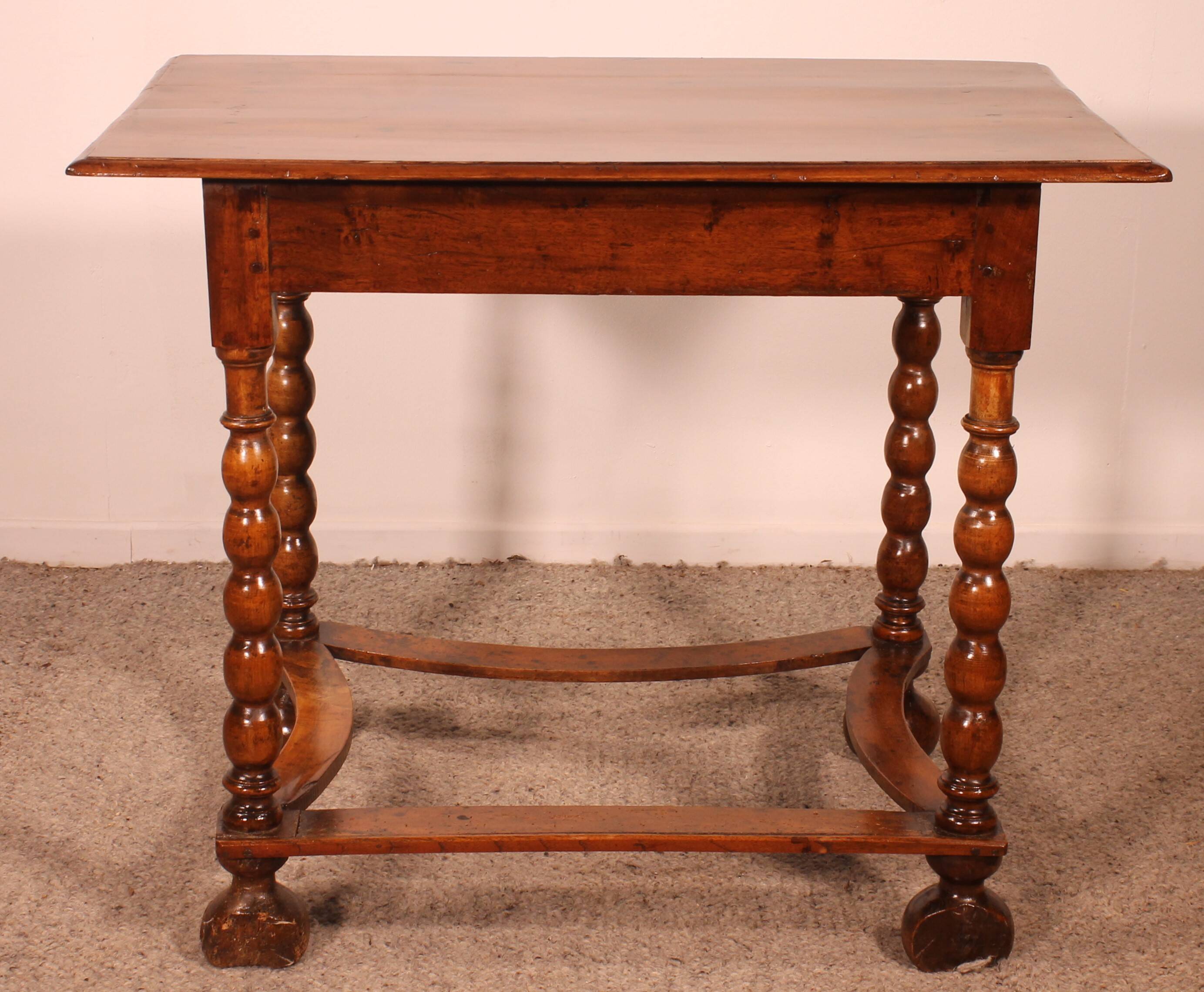 Small Writing Table / Side Table in Walnut - 17th Century