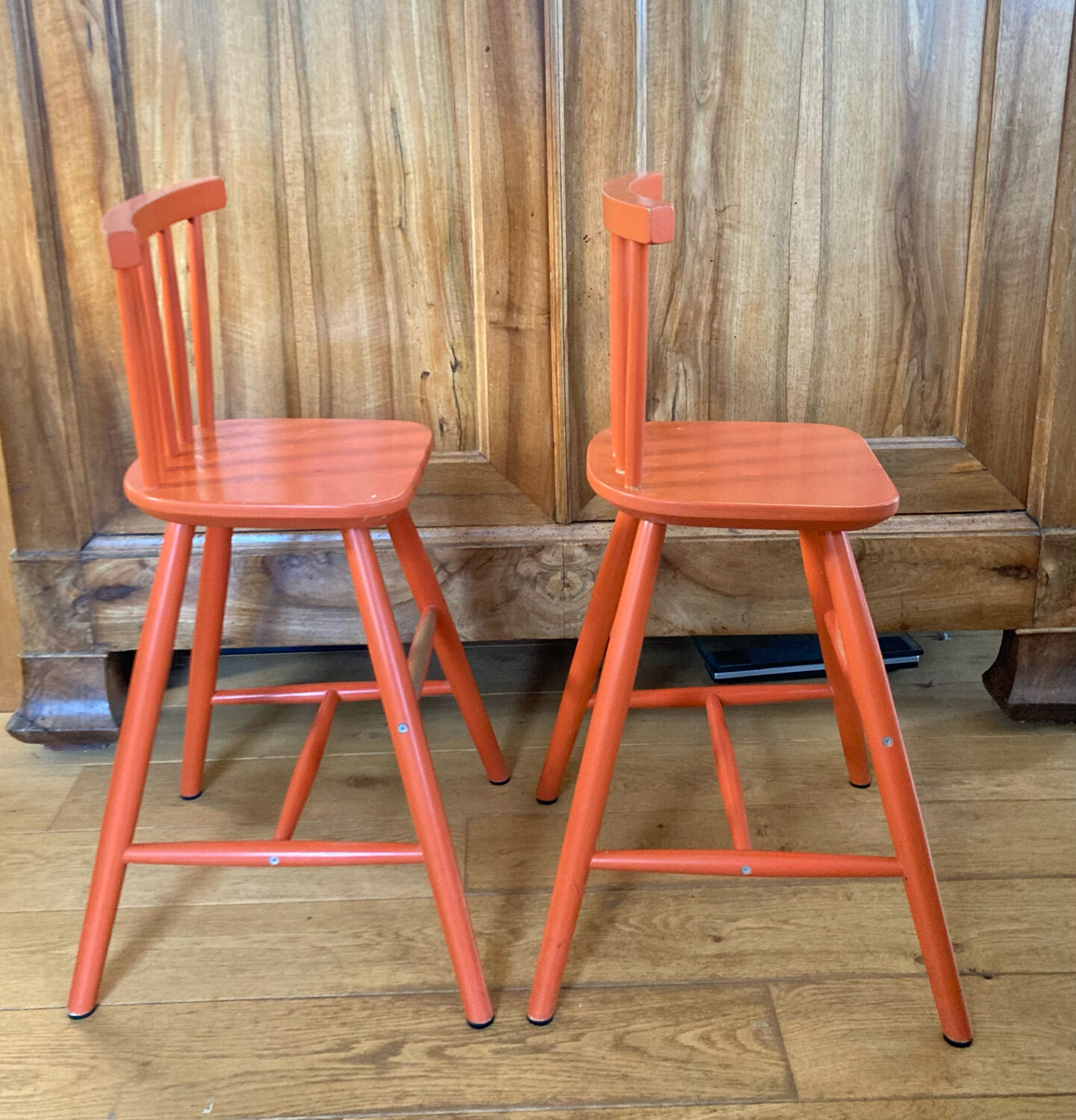Vintage solid wood high chairs in Western style for children.