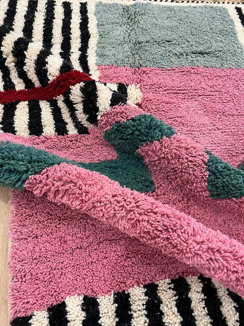 Traditional handwoven Berber rug, size 145 x 255 cm