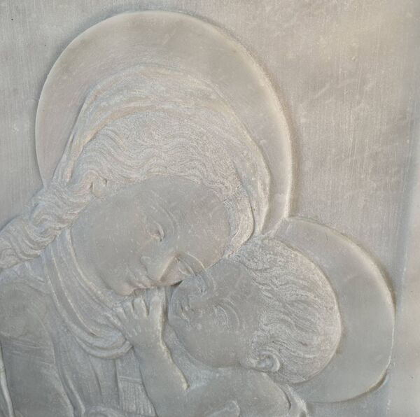 plaque en marbre blanc vierge à l'enfant