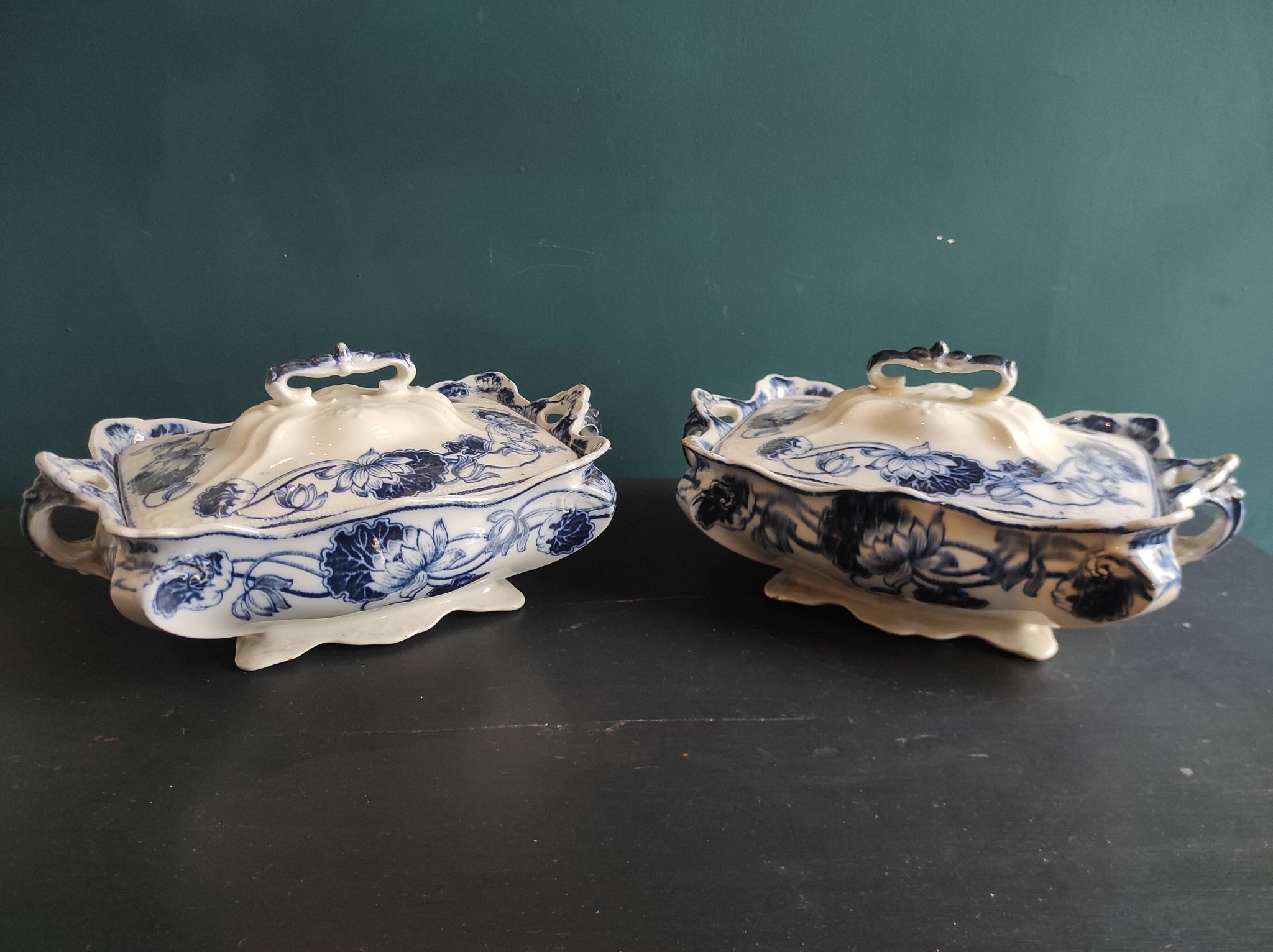 Set of 2 soup tureens, 19th century, Williams & Co. Crown china, Lily patte
