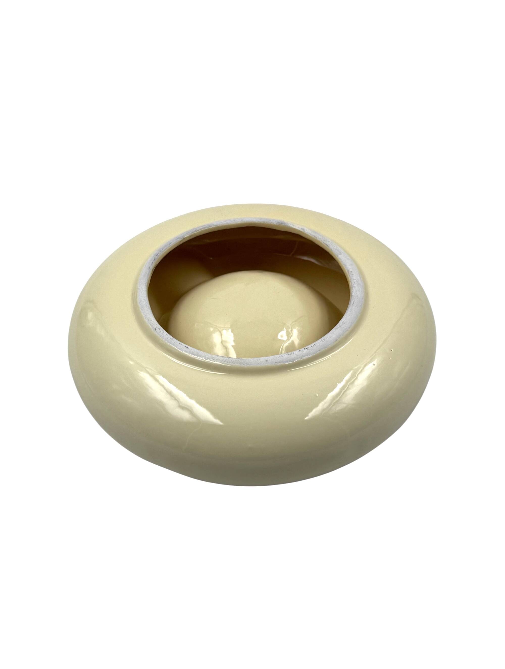 Space age cream ceramic ashtray, Sicart Italy 1970s