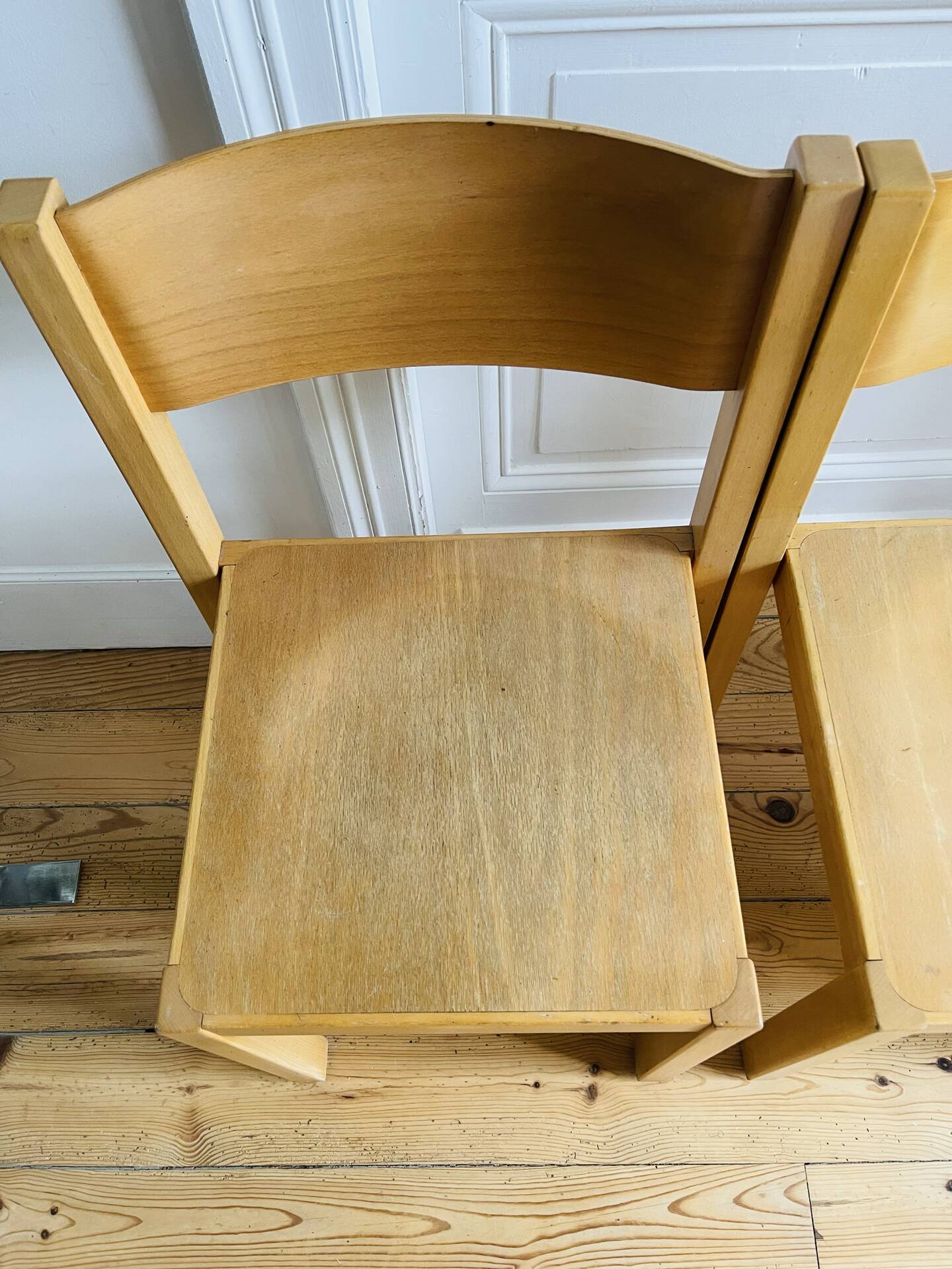 3 chaises scandinaves vintage en hêtre