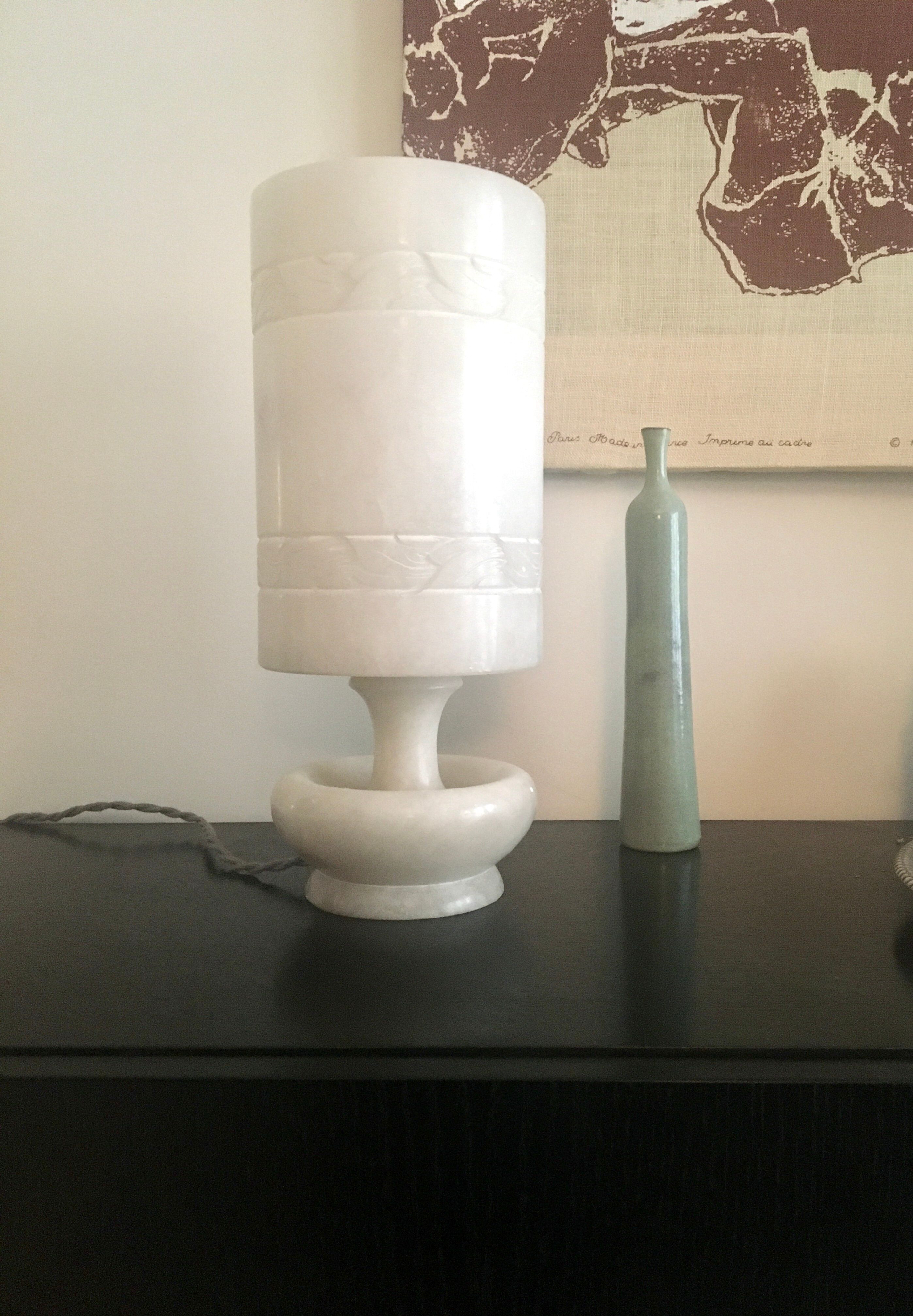 Alabaster lamp with fabric cable and vintage accessories