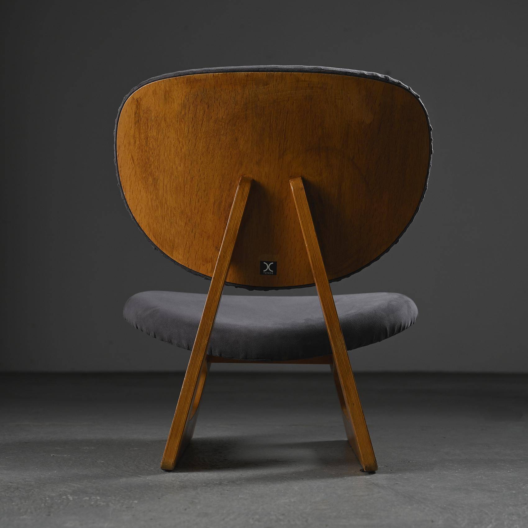 Chauffeuse Teiza Isu par Sakakura & Cho, Tendo Mokko circa 1970