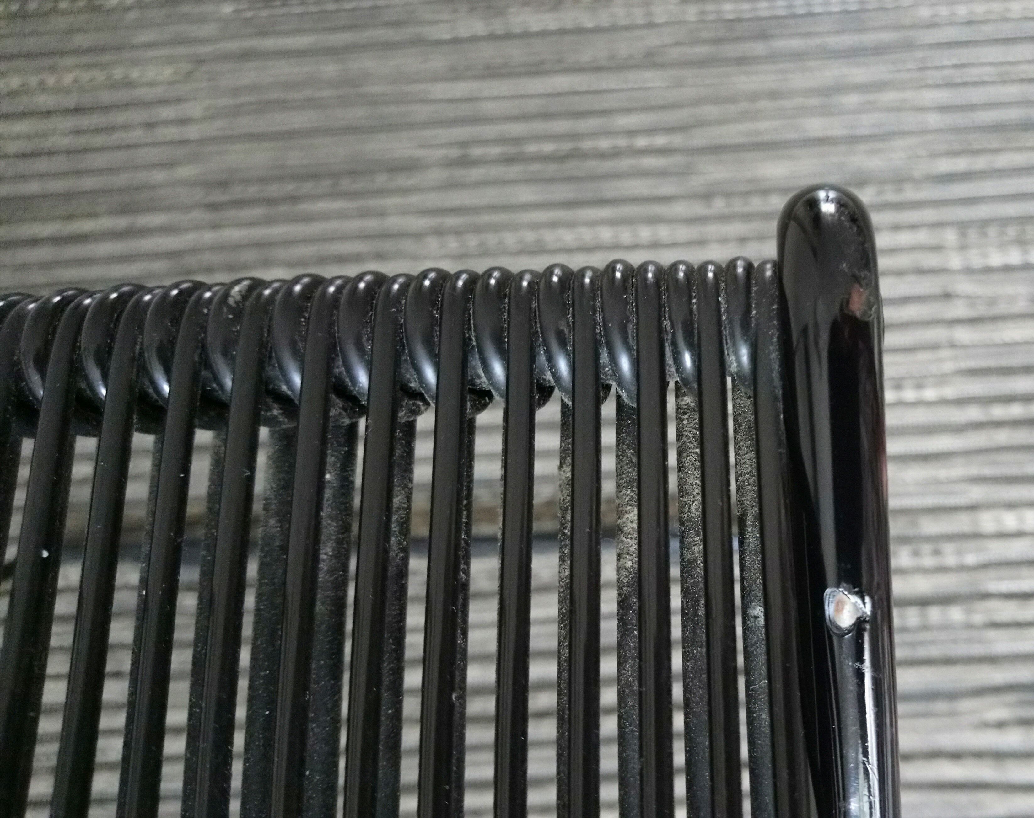 Paire de chaises spaghetti scoubidou noires années 70