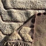 New white Moroccan Berber rug Beni Ouarain in wool.