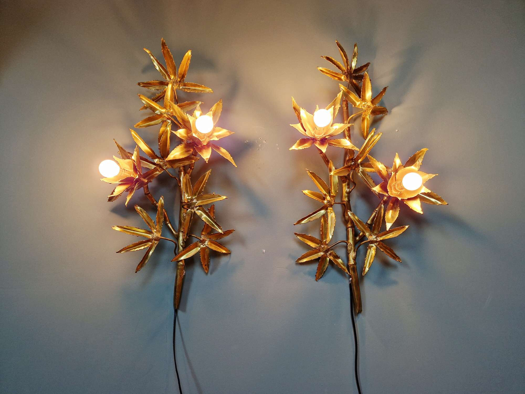 Large pair of brass wall sconces, Maison Jansen, 1960-70.