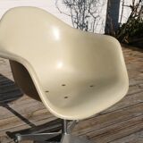 Herman Miller EAMES white shell armchair