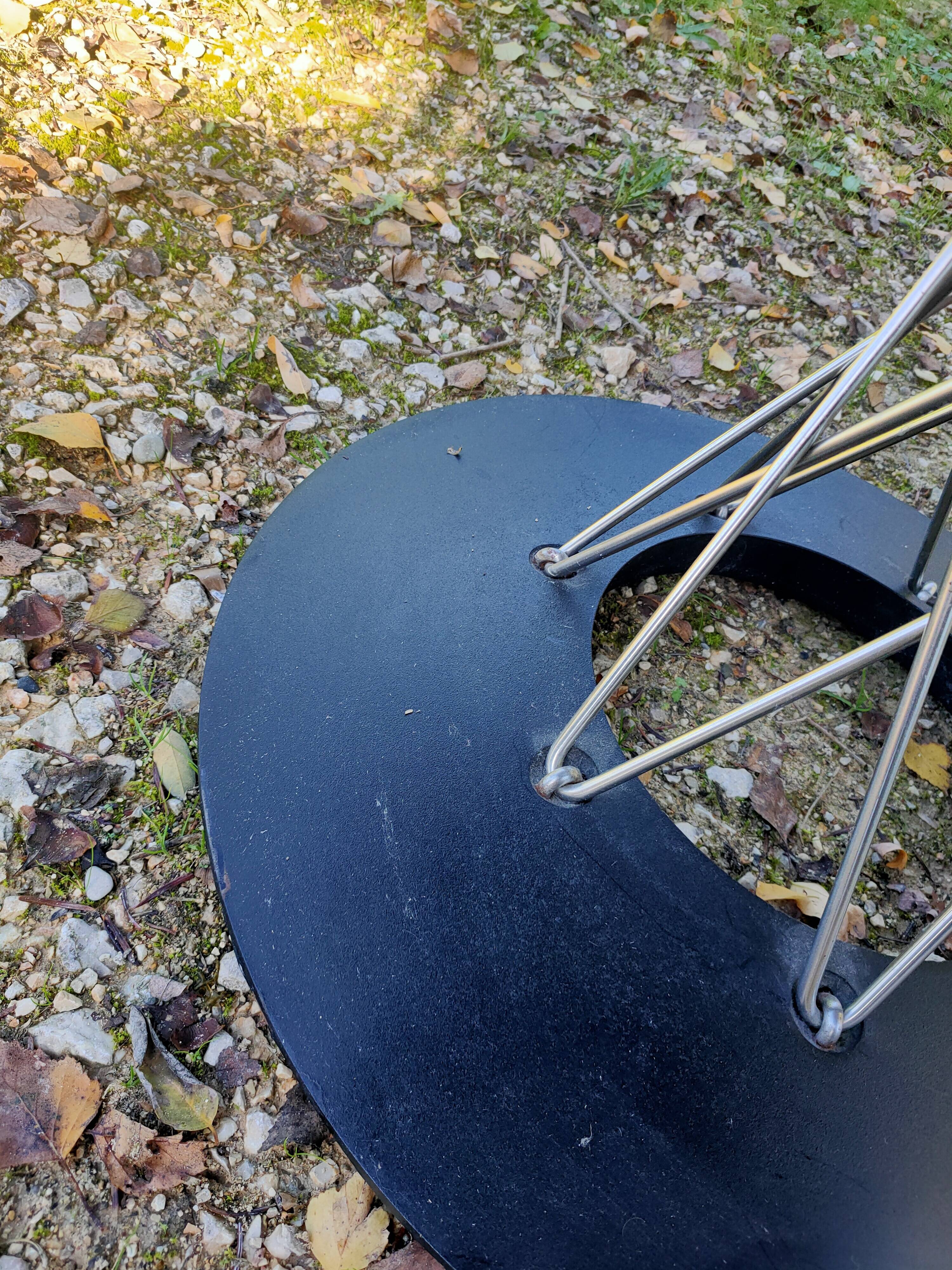 Isamu Noguchi Cyclone table by Knoll, circa 1970s, white laminate top
