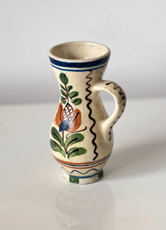 Korond single-flower vase, Hungarian ceramic, hand-painted - floral decoration