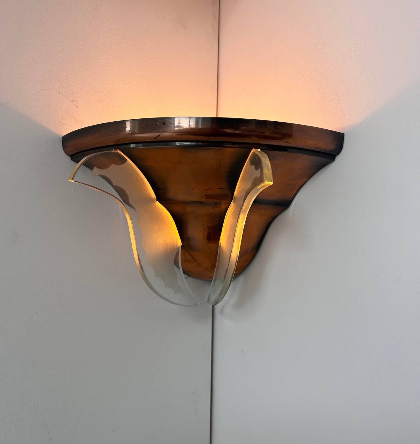 Art deco corner wall light, copper and glass, France 1930
