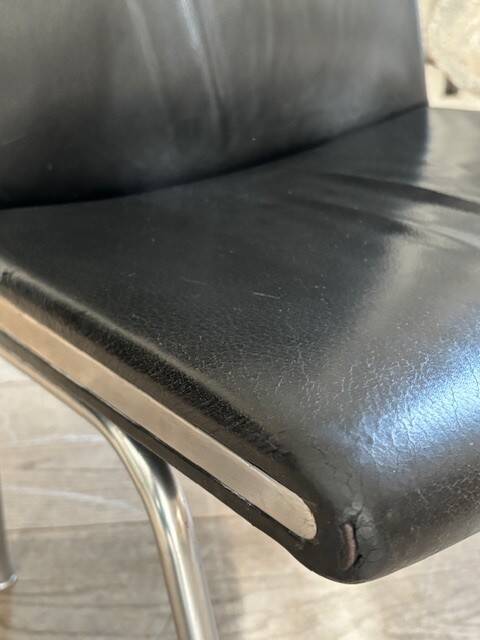 2 Airport leather armchairs by Hans Wegner - Denmark 1980s