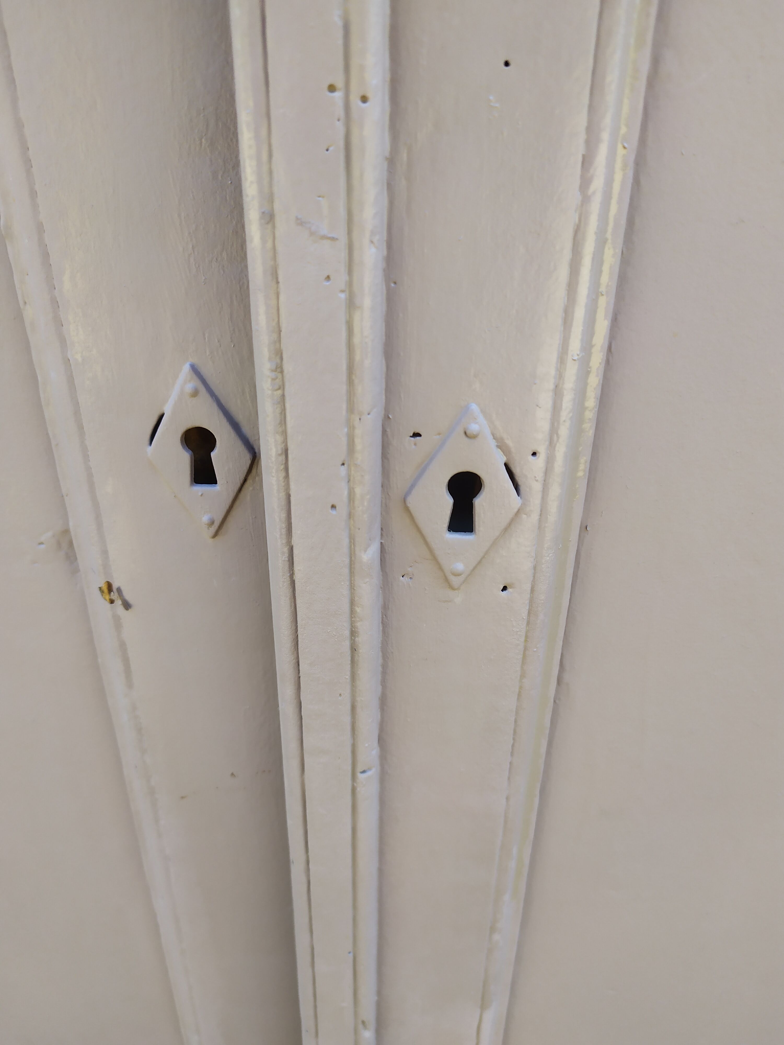 Armoire parisienne