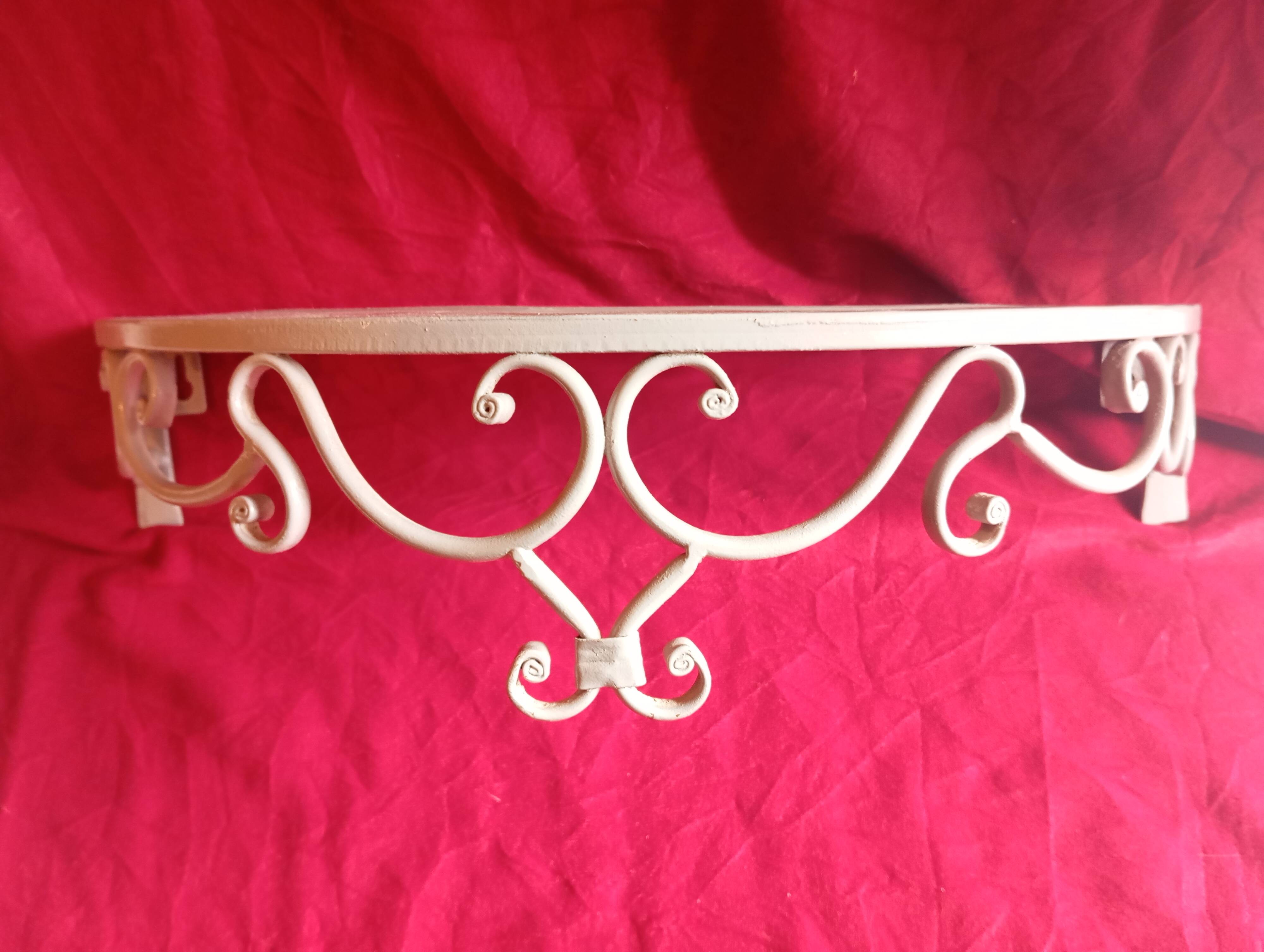 Metal hanging console