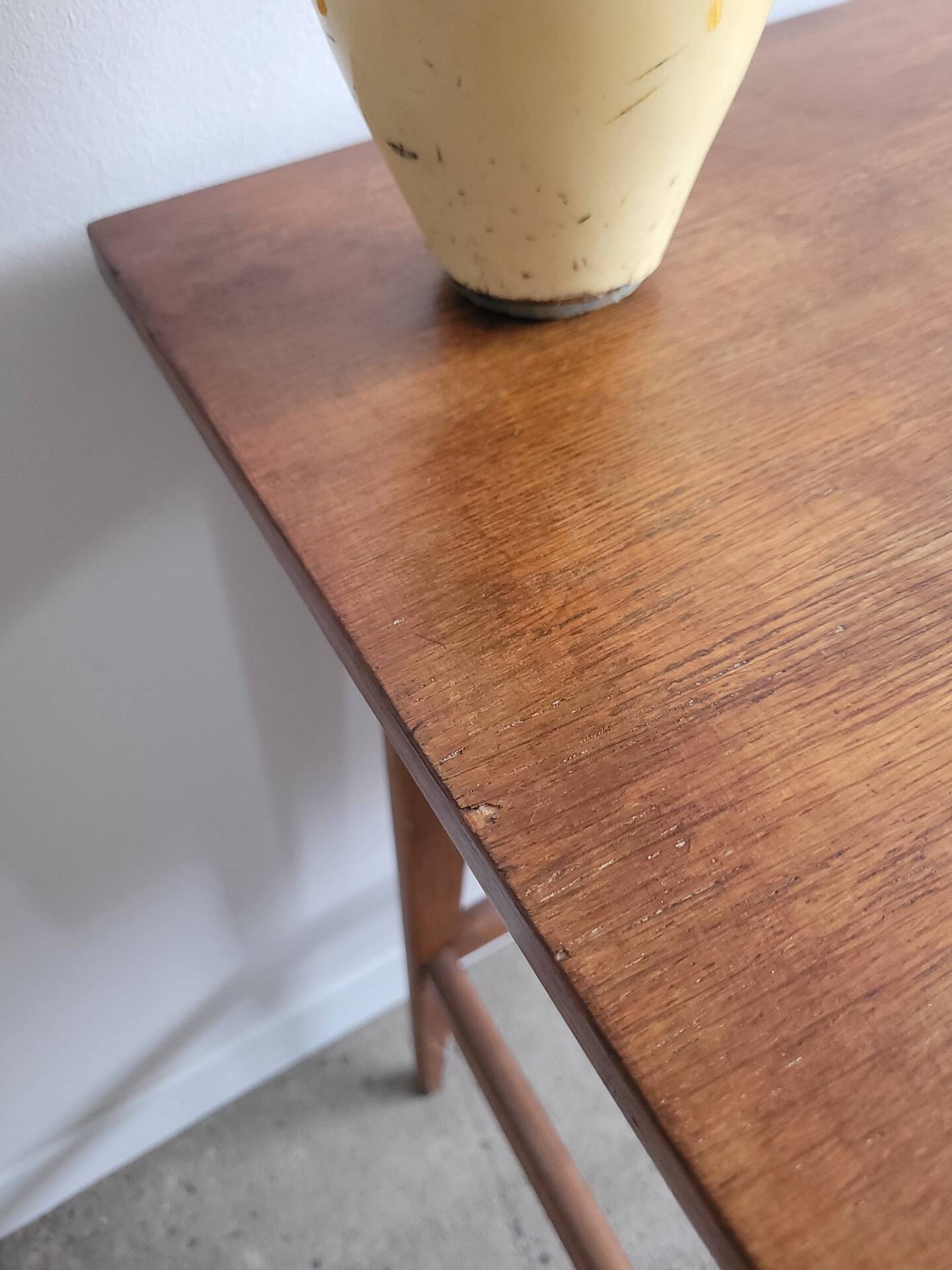 Bureau vintage pieds compas