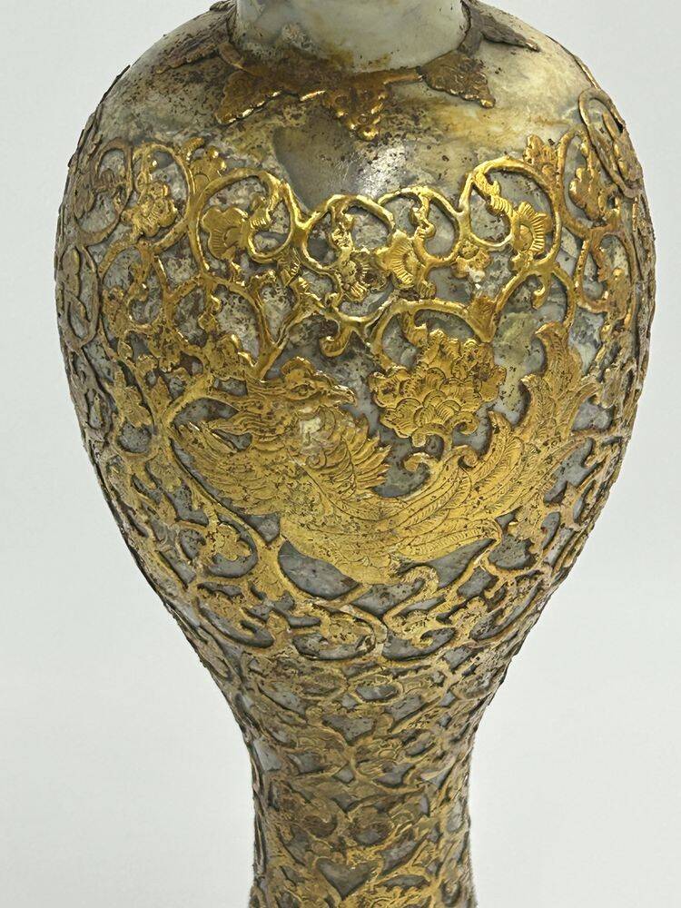 Ancient China baluster vase, jade and gold ornaments, Song