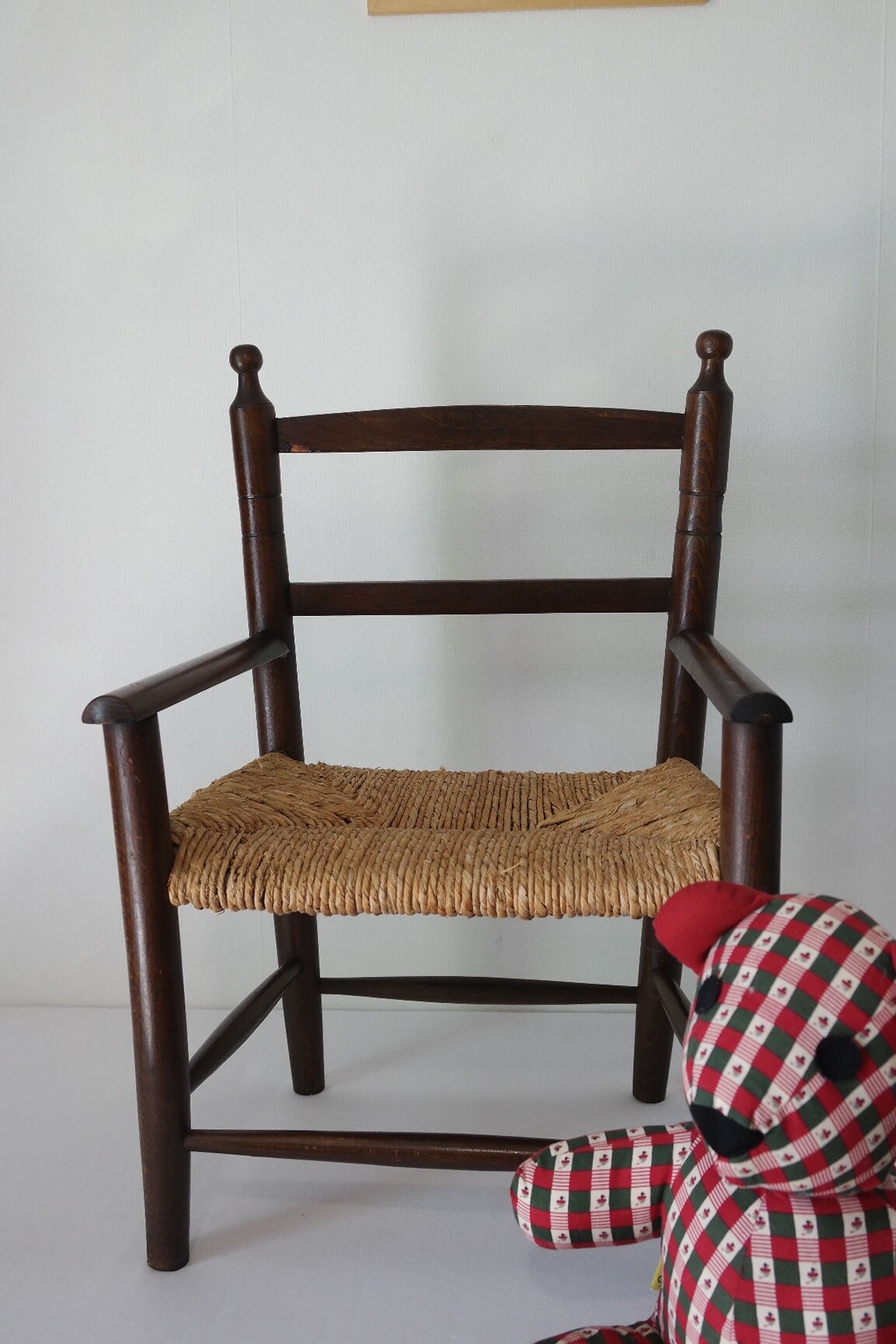 Chaise basse ancienne bois et paille