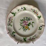 Assiette de Nevers en faïence fin XVIIIe siècle décor floral